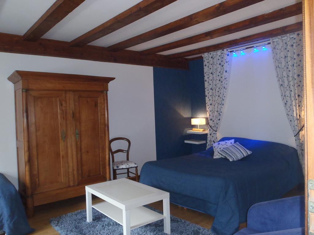 Chambres D'Hotes Du Domaine De Jacquelin Saint-Germain-du-Puy Rom bilde