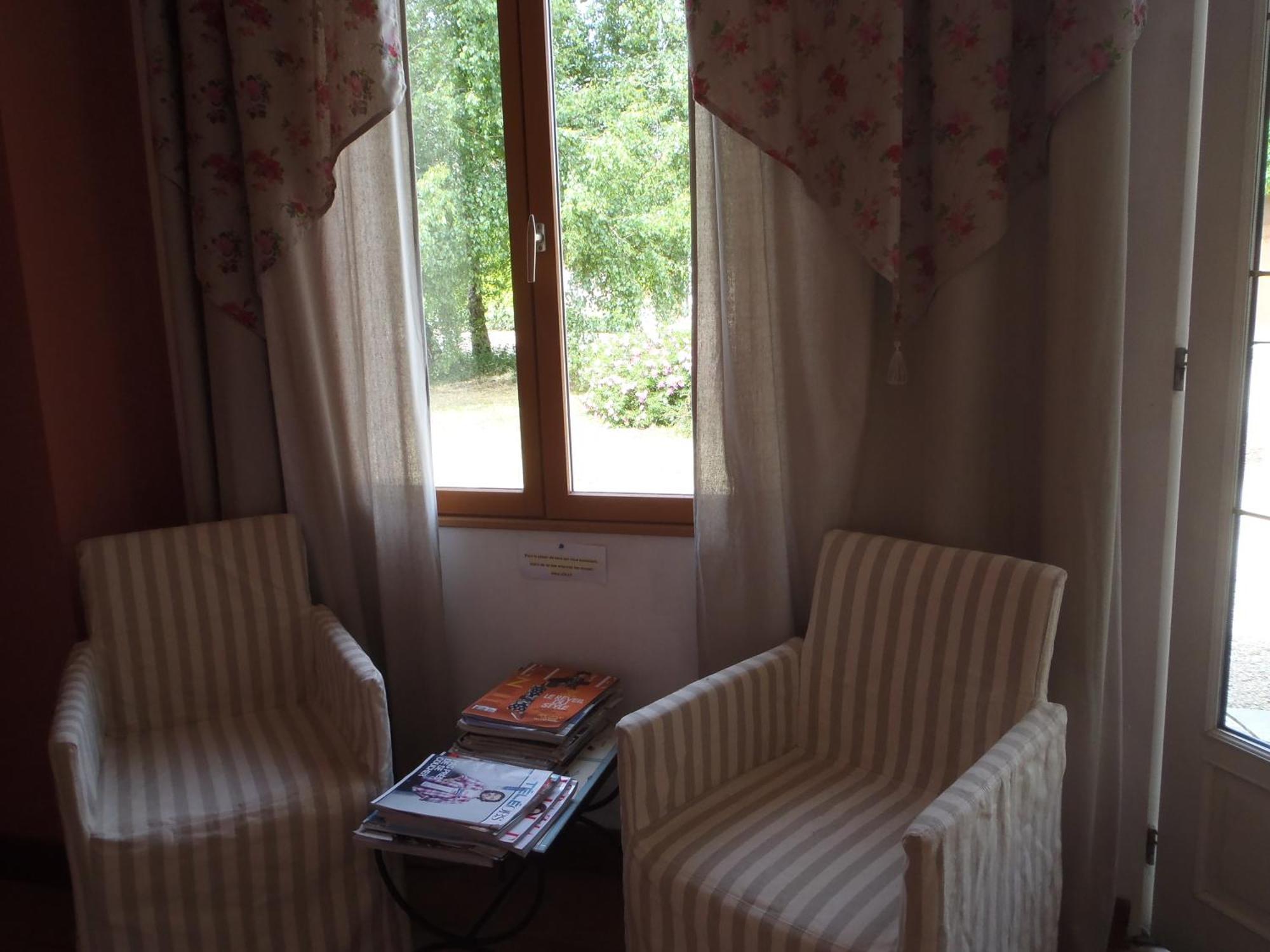 Chambres D'Hotes Du Domaine De Jacquelin Saint-Germain-du-Puy Rom bilde